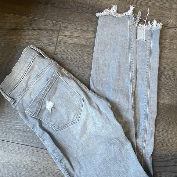 EXPRESS ULTIMATE STRETCH SKINNY JEANS WITH RIPS - GREY SIZE 00 - Picture 3 of 4